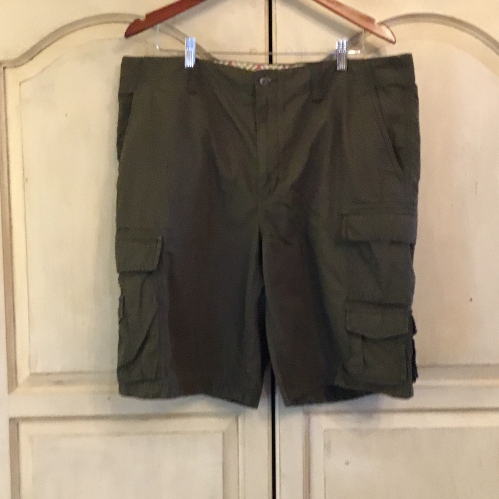 Tommy Hilfiger Men’s Dark Green Cargo Shorts Size 38